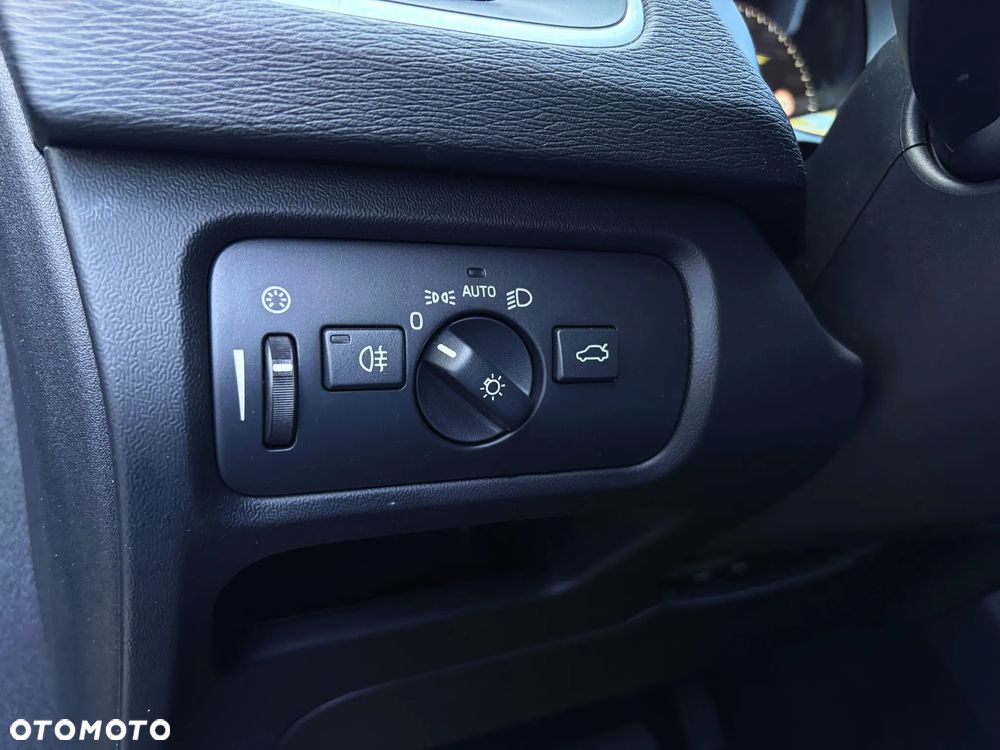 Volvo V40 Cross Country D2 Geartronic Momentum - 32