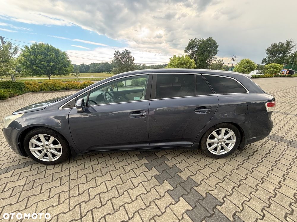 Toyota Avensis 2.0 D-4D Premium - 9