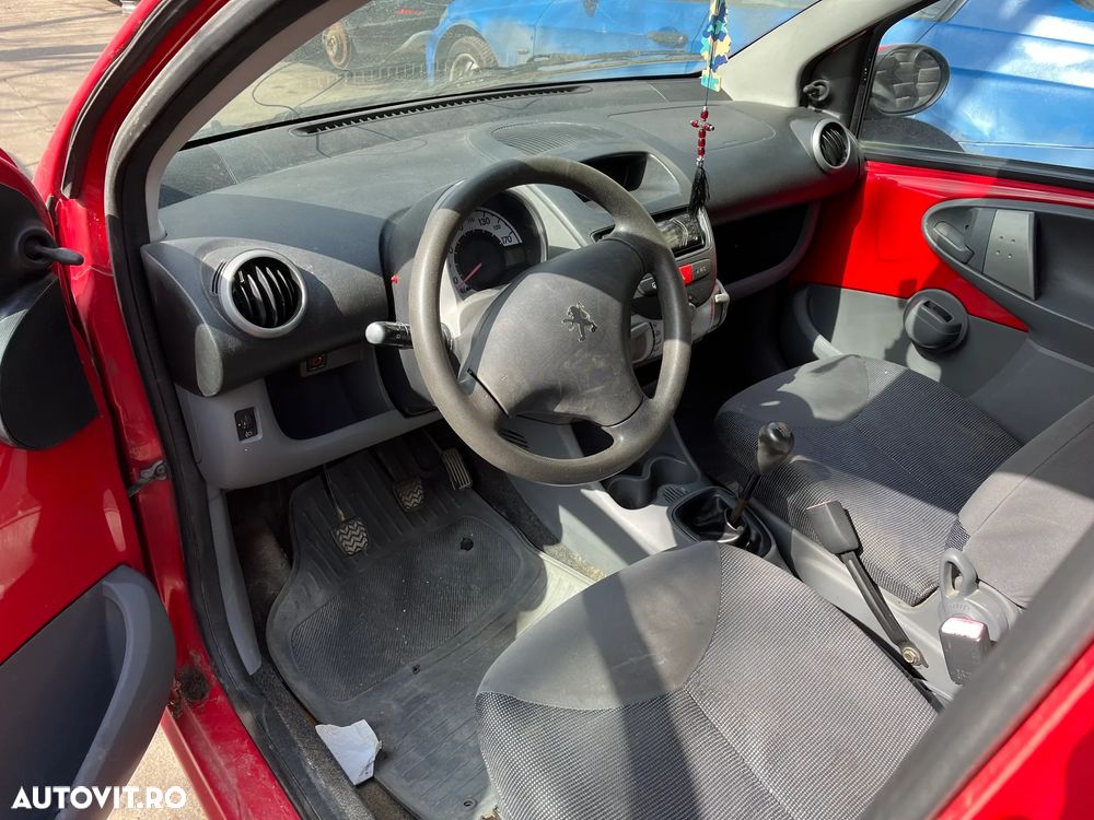 Dezmembrez Peugeot 107 rosu 2007 1.0 benzina 4usi - 12