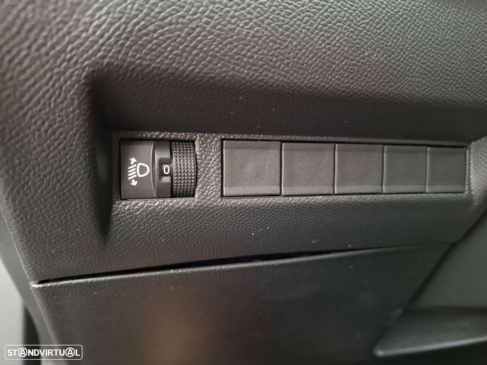 Peugeot e-2008 50 kWh Allure - 25