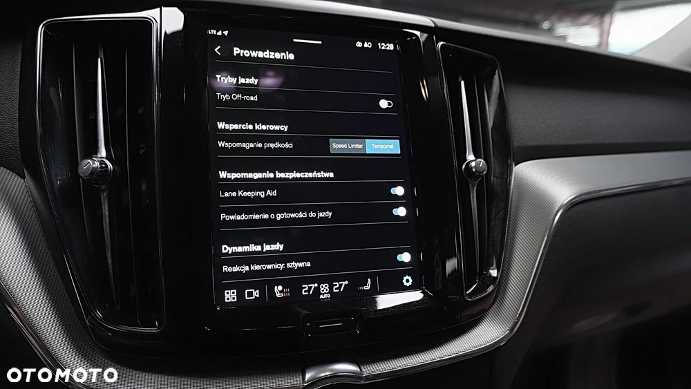 Volvo XC 60 B4 B Plus Dark - 26