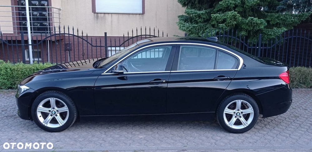BMW Seria 3 318d DPF Edition Sport - 24