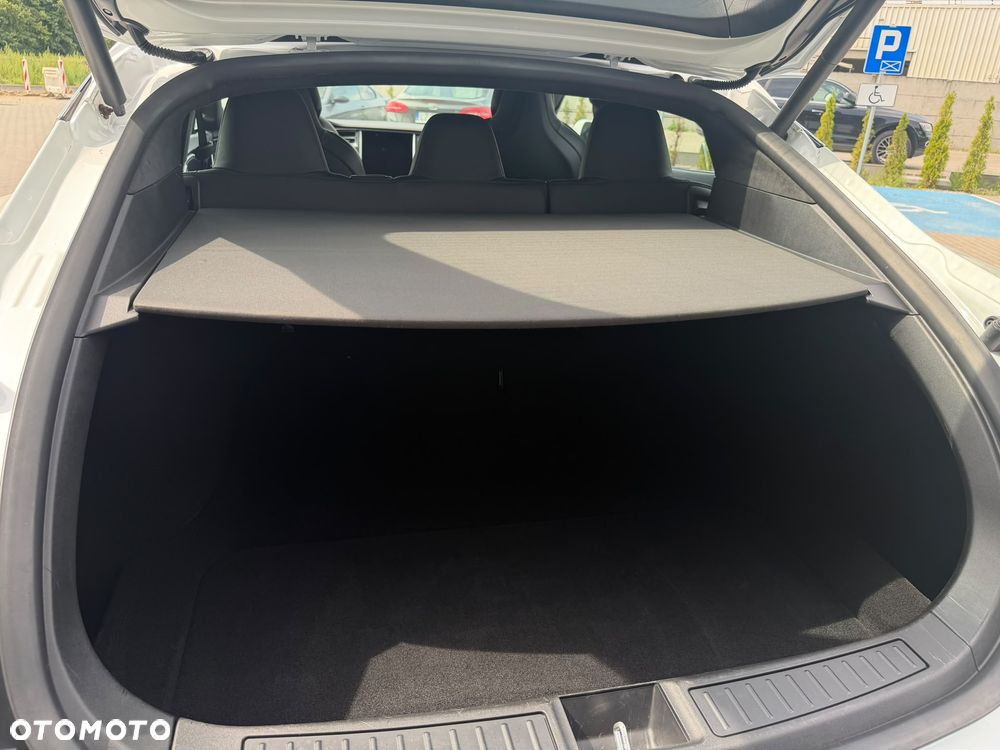 Tesla Model S - 34