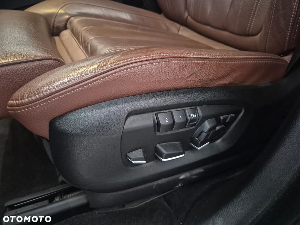 BMW X5 3.0si xDrive - 16