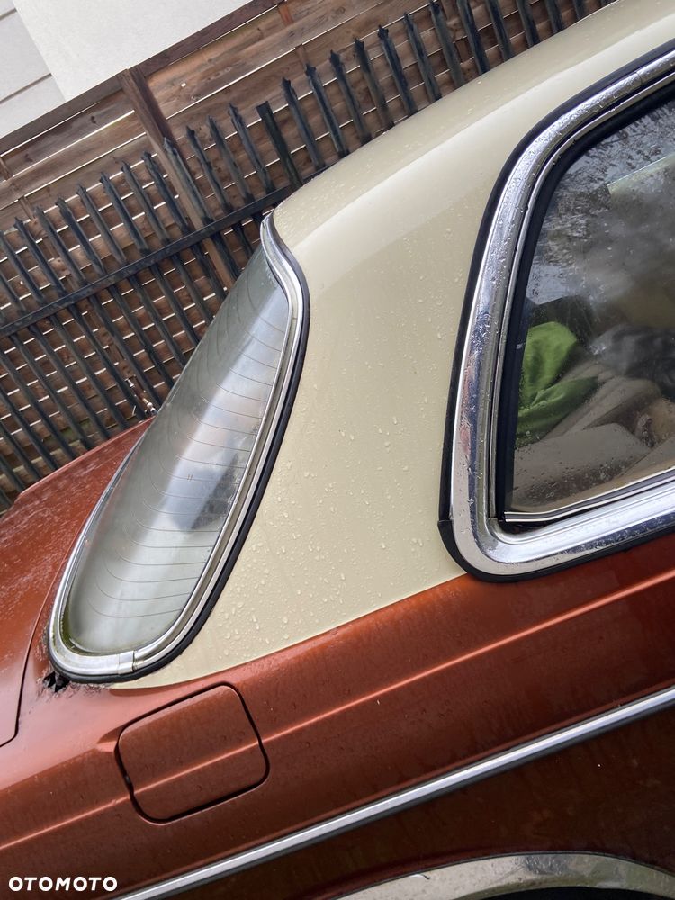 Mercedes-Benz W123 - 12