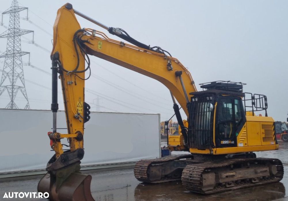 JCB 220X LC Excavator - 1