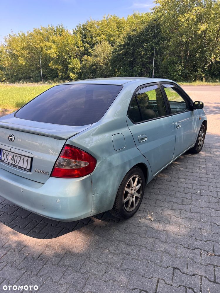 Toyota Prius - 4