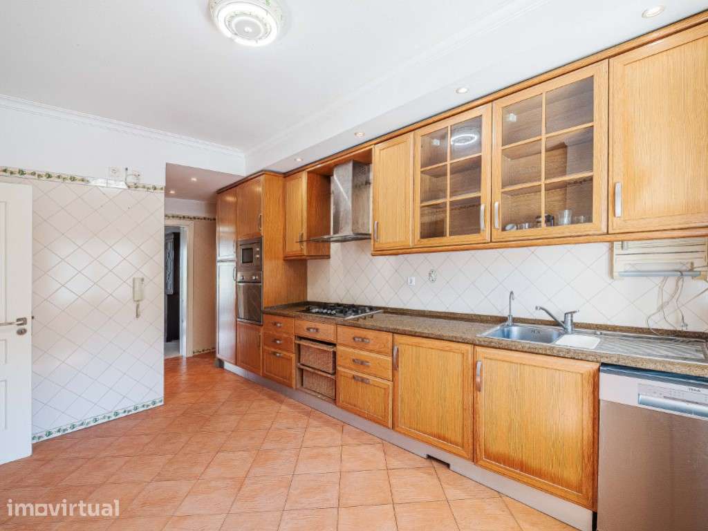 Moradia T4 de 323 m² com Garagem, Sótão, Varandas e Logradouro - Ve... - Grande imagem: 3/43