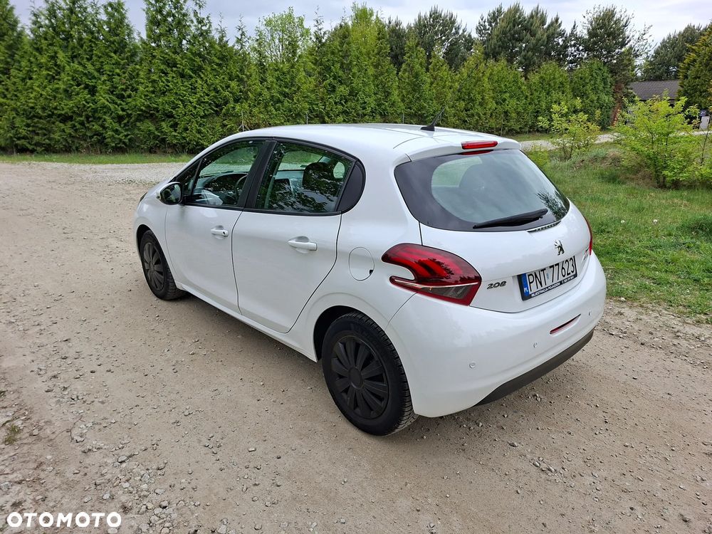 Peugeot 208 - 8