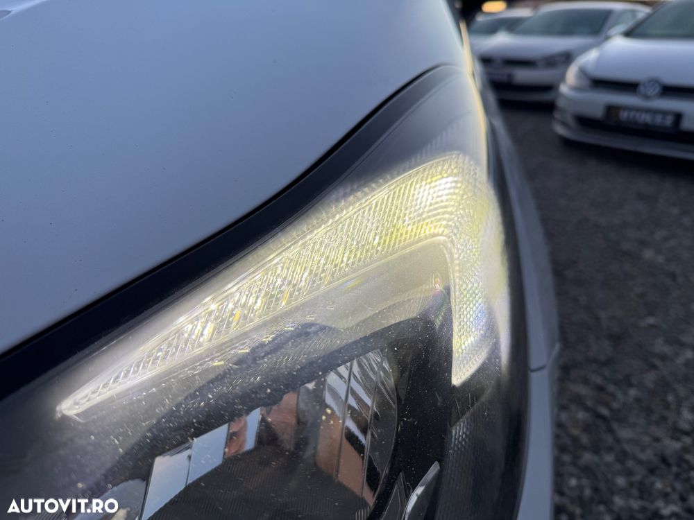 Opel Corsa 1.4 Innovation - 19