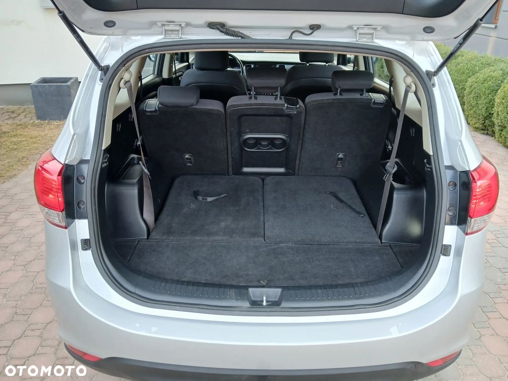 Kia Carens 1.6 GDI Dream Team Edition - 12