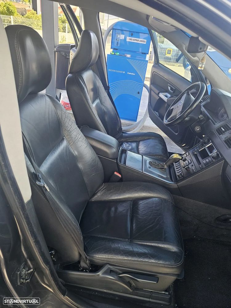 Volvo XC 90 2.4 D5 7L Momentum Geartronic - 7