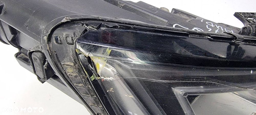 LAMPA PRAWA PRZÓD AUDI A4 B9 - 8