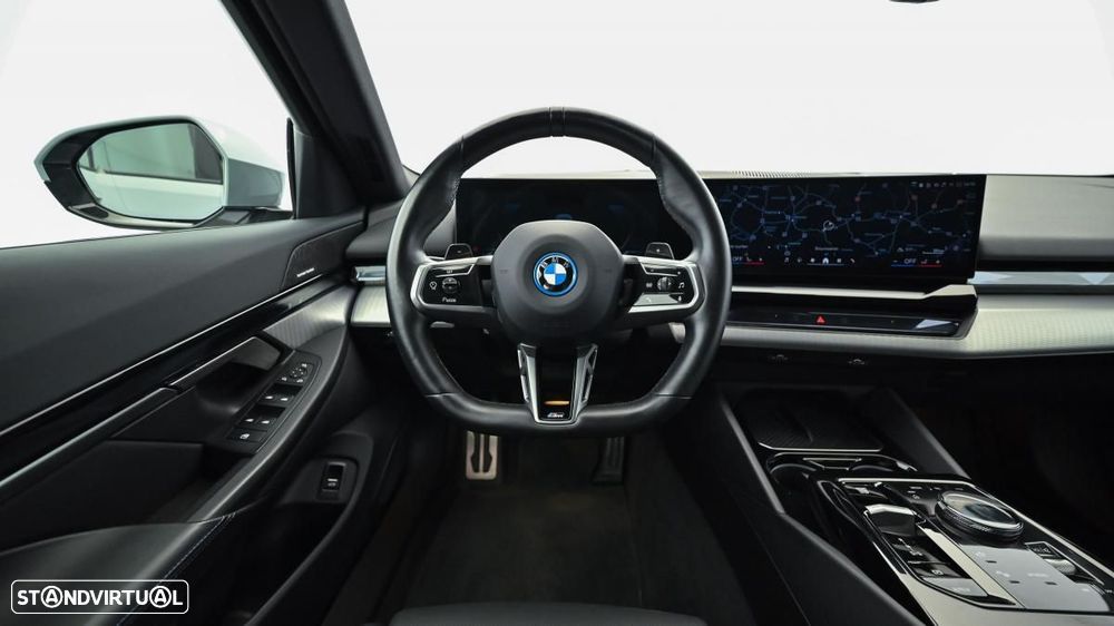 BMW 530 e Pack Desportivo M - 4