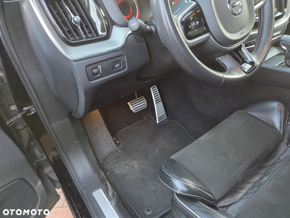 Volvo XC 60 D4 AWD Geartronic RDesign - 15