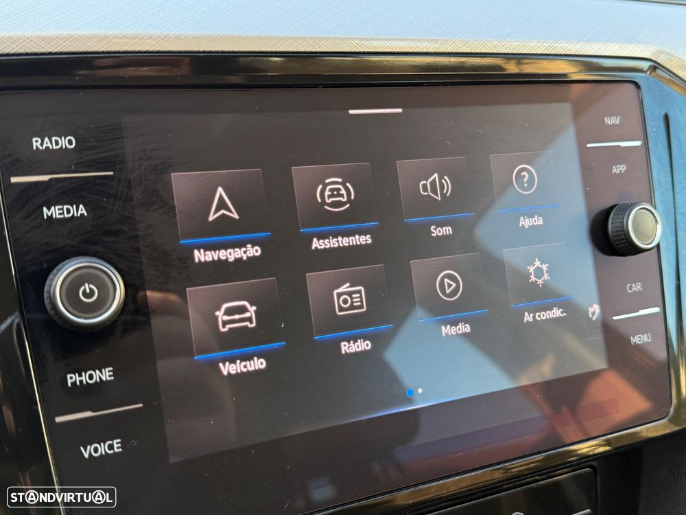 VW Passat Variant 2.0 TDi Business DSG - 22