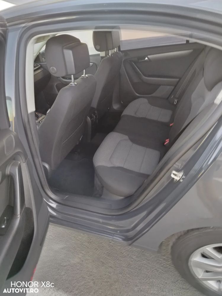 Volkswagen Passat 2.0 TDI Highline - 16