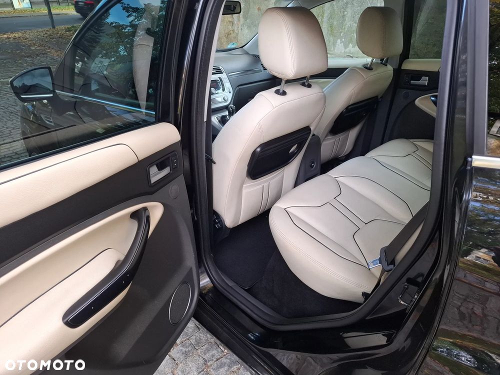 Ford Kuga - 12