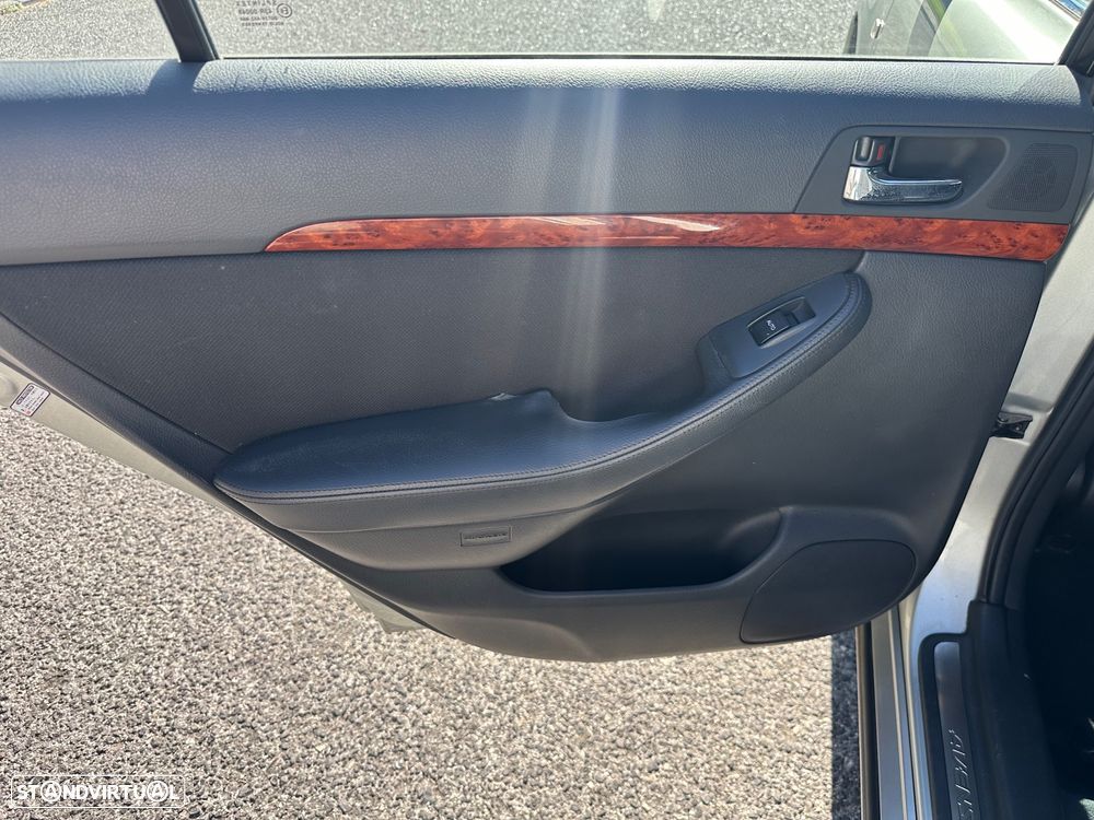 Toyota Avensis S/D 1.6 Sol - 11