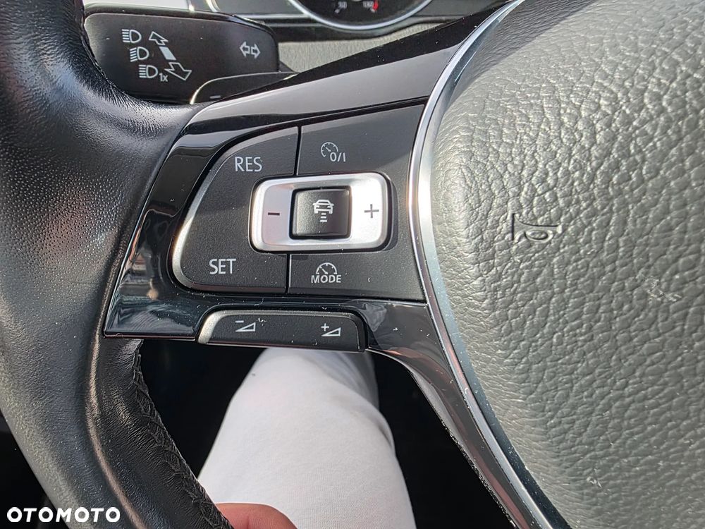 Volkswagen Passat - 17