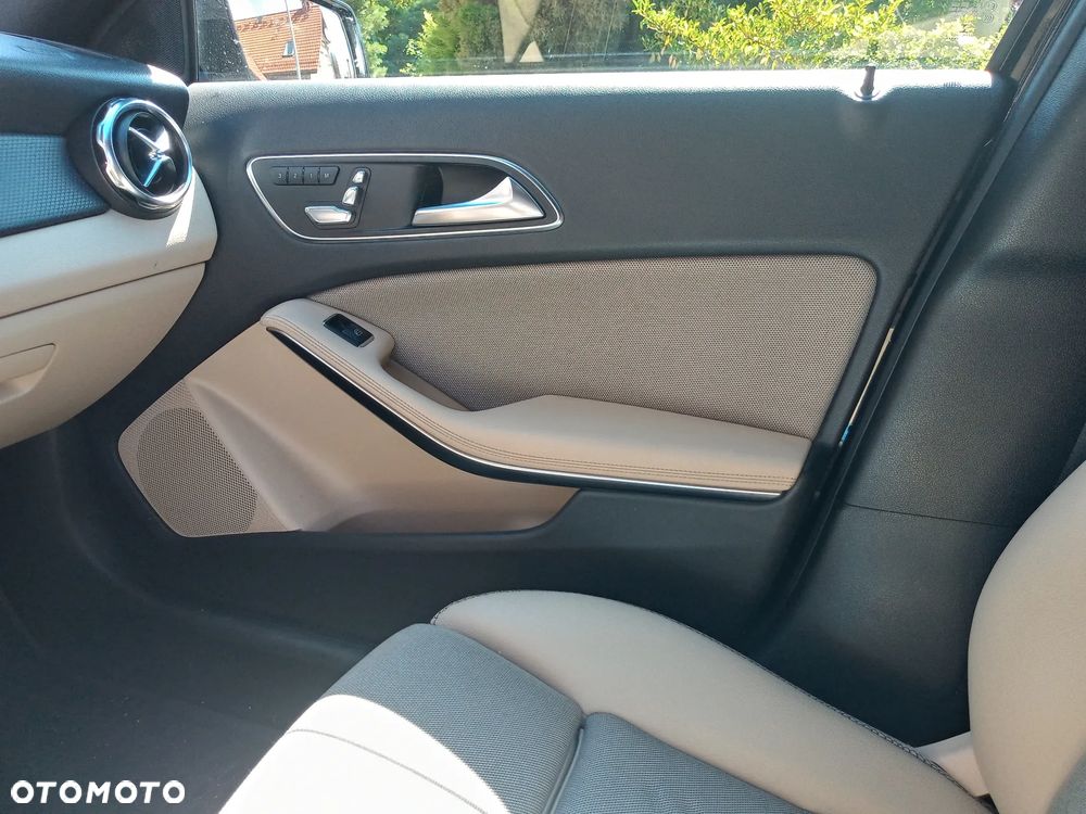 Mercedes-Benz GLA 220 4-Matic - 12