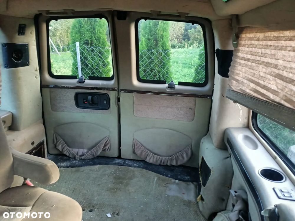 GMC Savana - 6