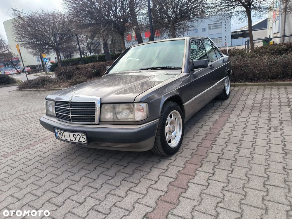 Mercedes-Benz W201 (190) - 1