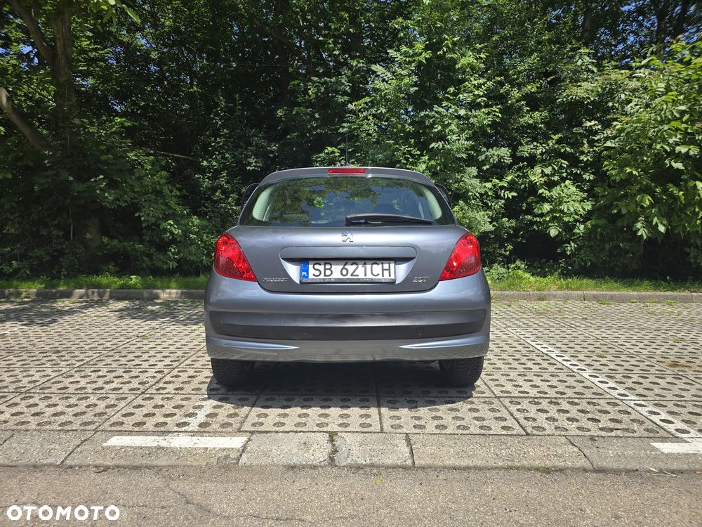 Peugeot 207 - 8