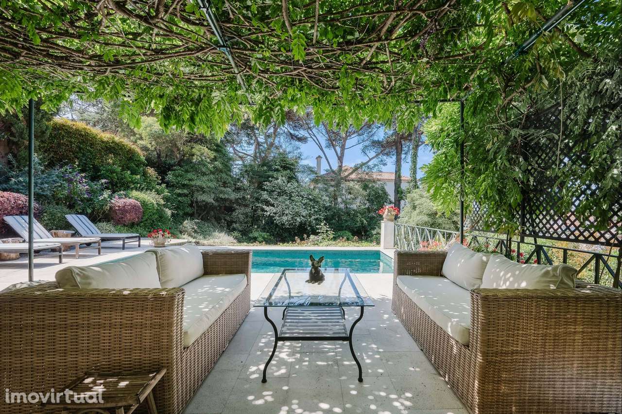 Moradia no Estoril - Jardim, piscina ,10 assoalhadas - Vista Panorâmic - Grande imagem: 2/46