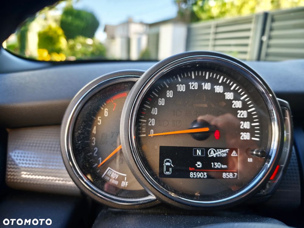 MINI Cooper Essential Trim - 23