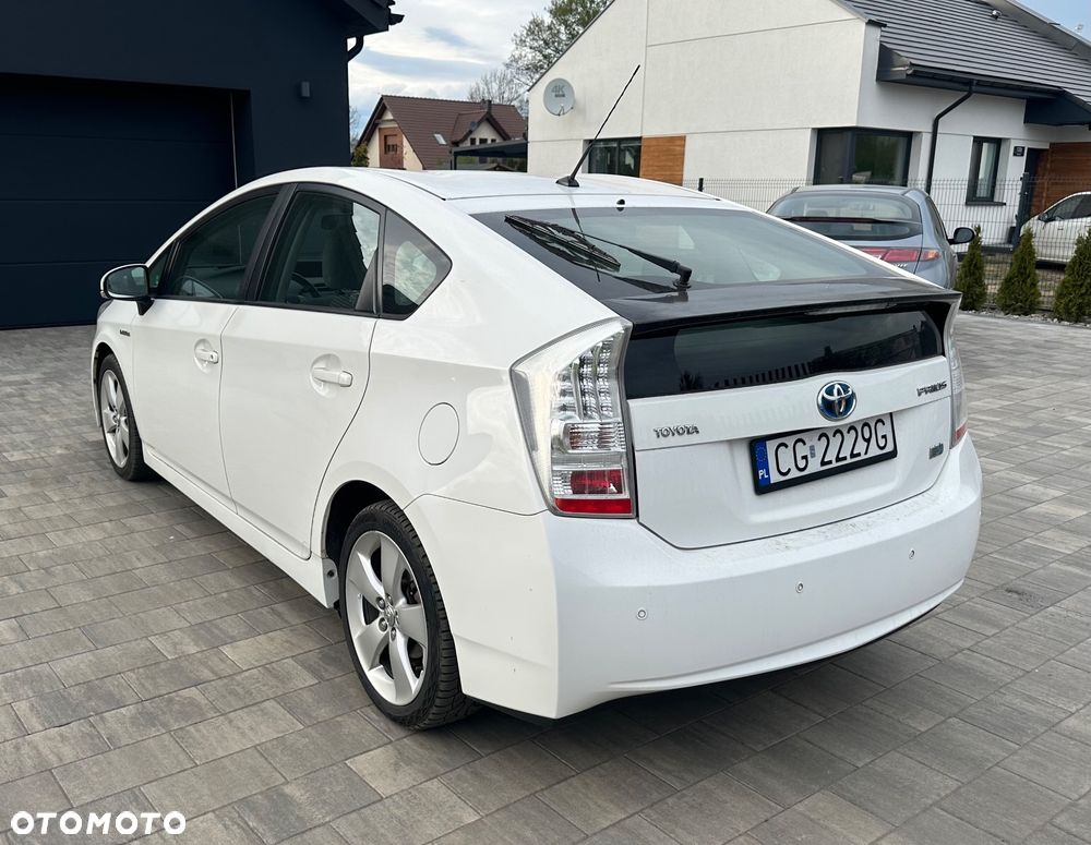 Toyota Prius - 4