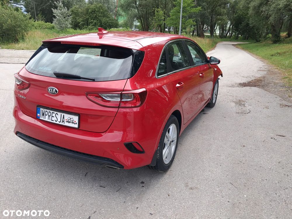 Kia Ceed - 10