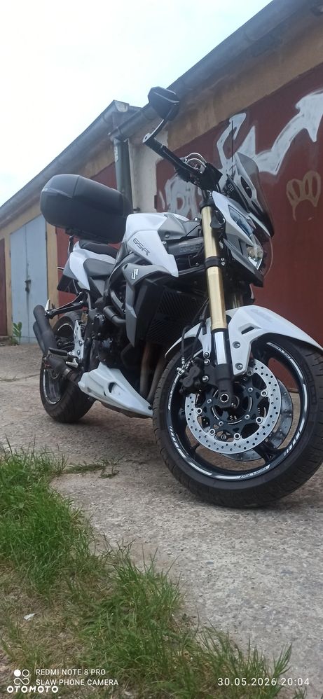 Suzuki GSR - 18