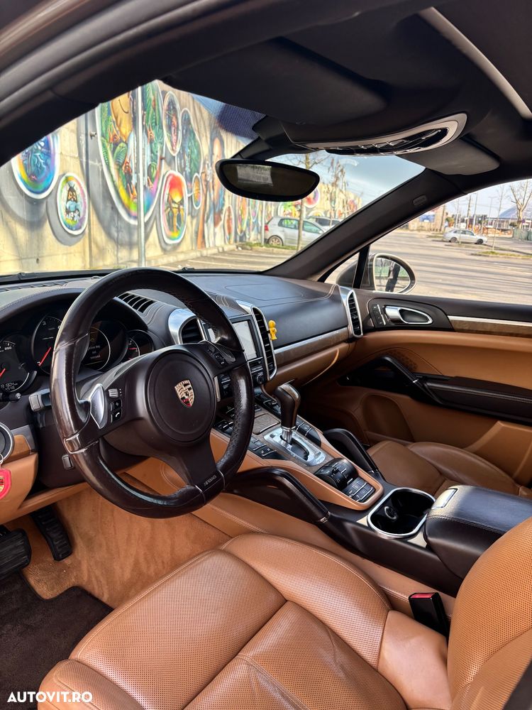 Porsche Cayenne 3.0 L V6 - 6