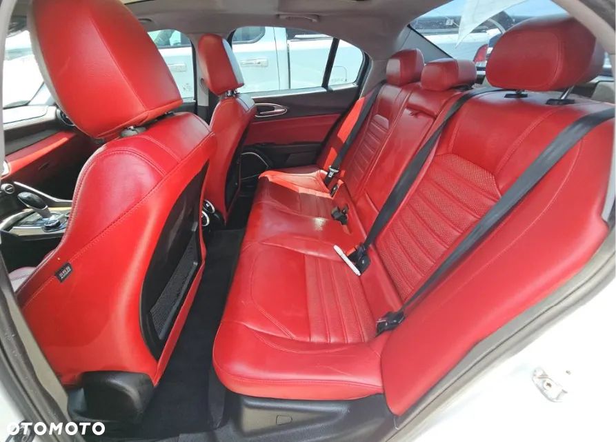 Alfa Romeo Giulia 2.0 Turbo TI Q4 - 12