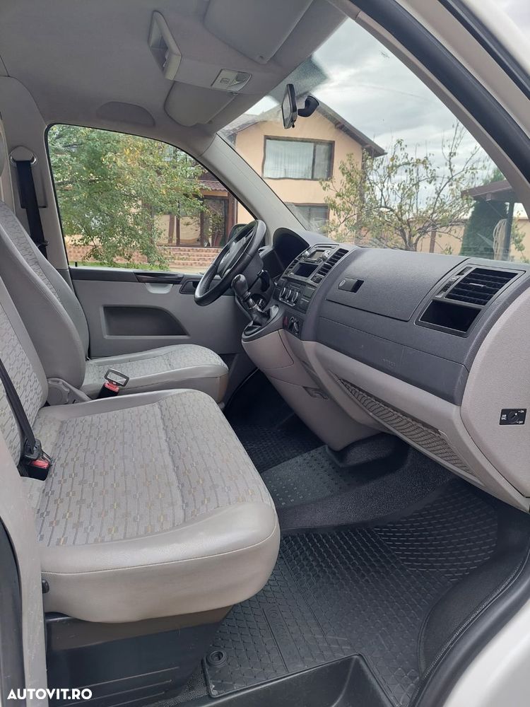 Volkswagen Caravelle - 8