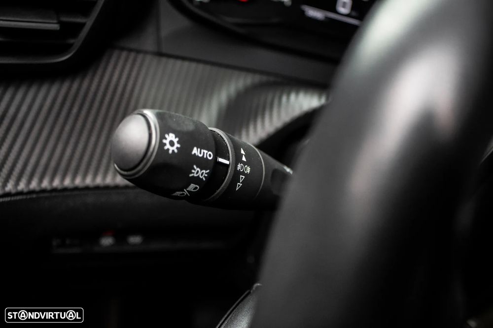 Peugeot 2008 1.2 PureTech Allure EAT8 - 14