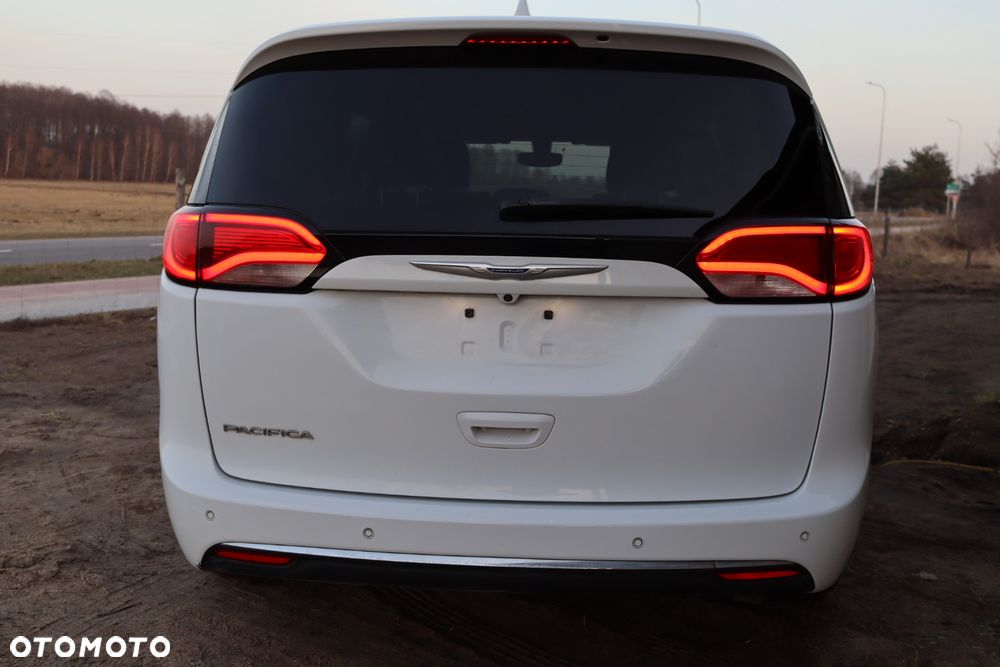 Chrysler Pacifica - 5