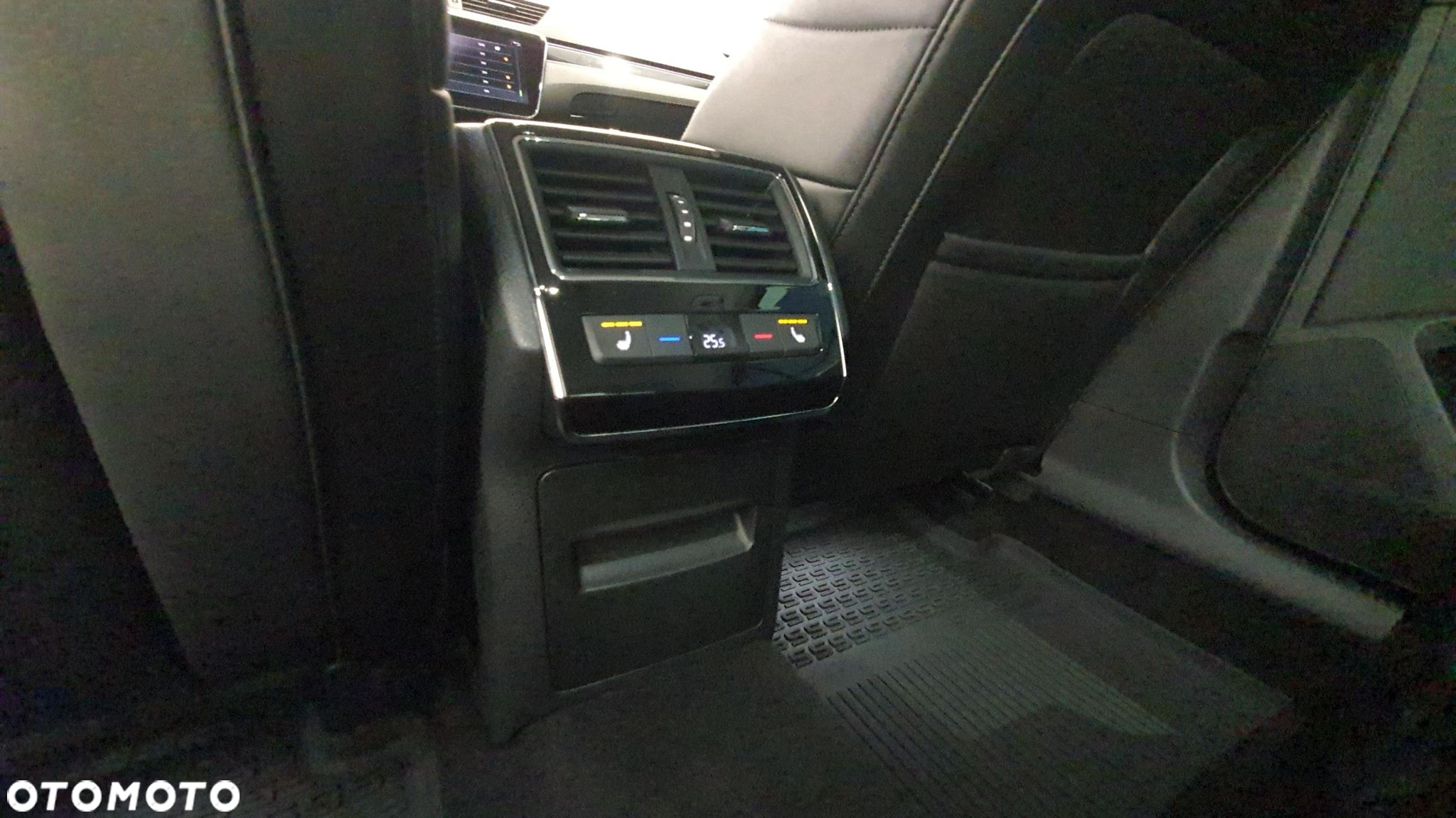 Skoda Superb 2.0 TSI L&K DSG - 20