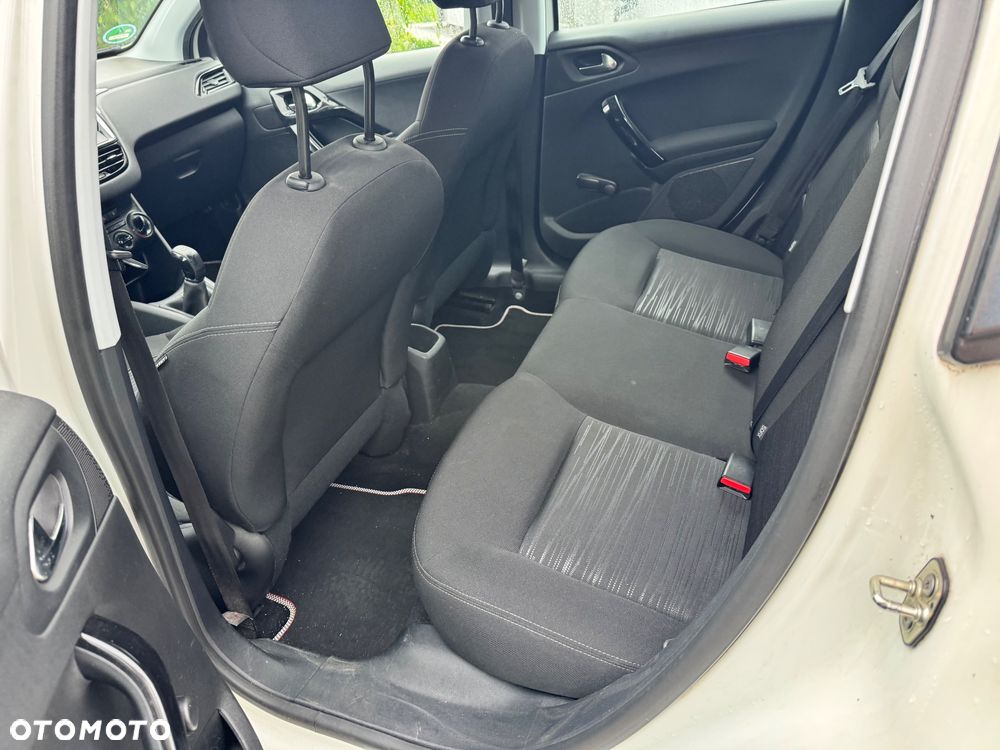 Peugeot 208 - 31