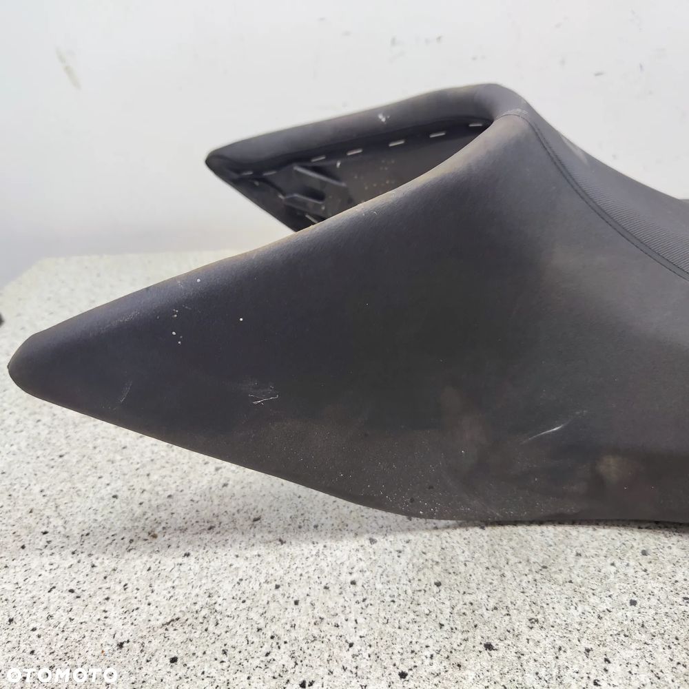 Kanapa, fotel przód, siedzenie kierowcy KTM 1290 Super Duke GT - 9