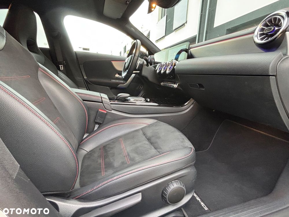 Mercedes-Benz CLA 200 4-Matic AMG Line 8G-DCT - 14
