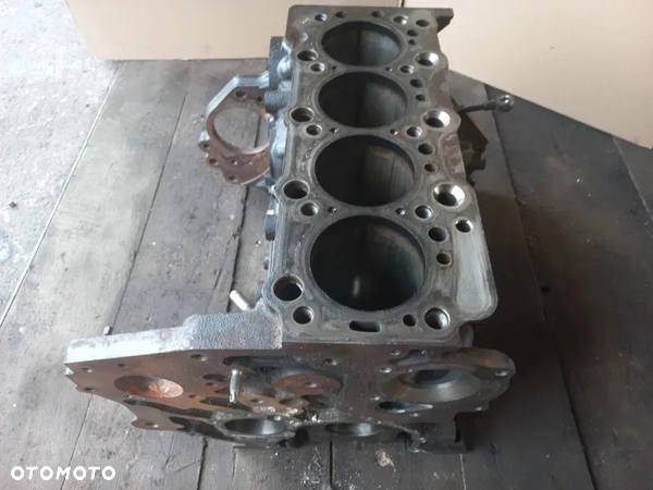 Blok silnika Opel Astra Zafira Meriva Mokka 1.7 CDTI