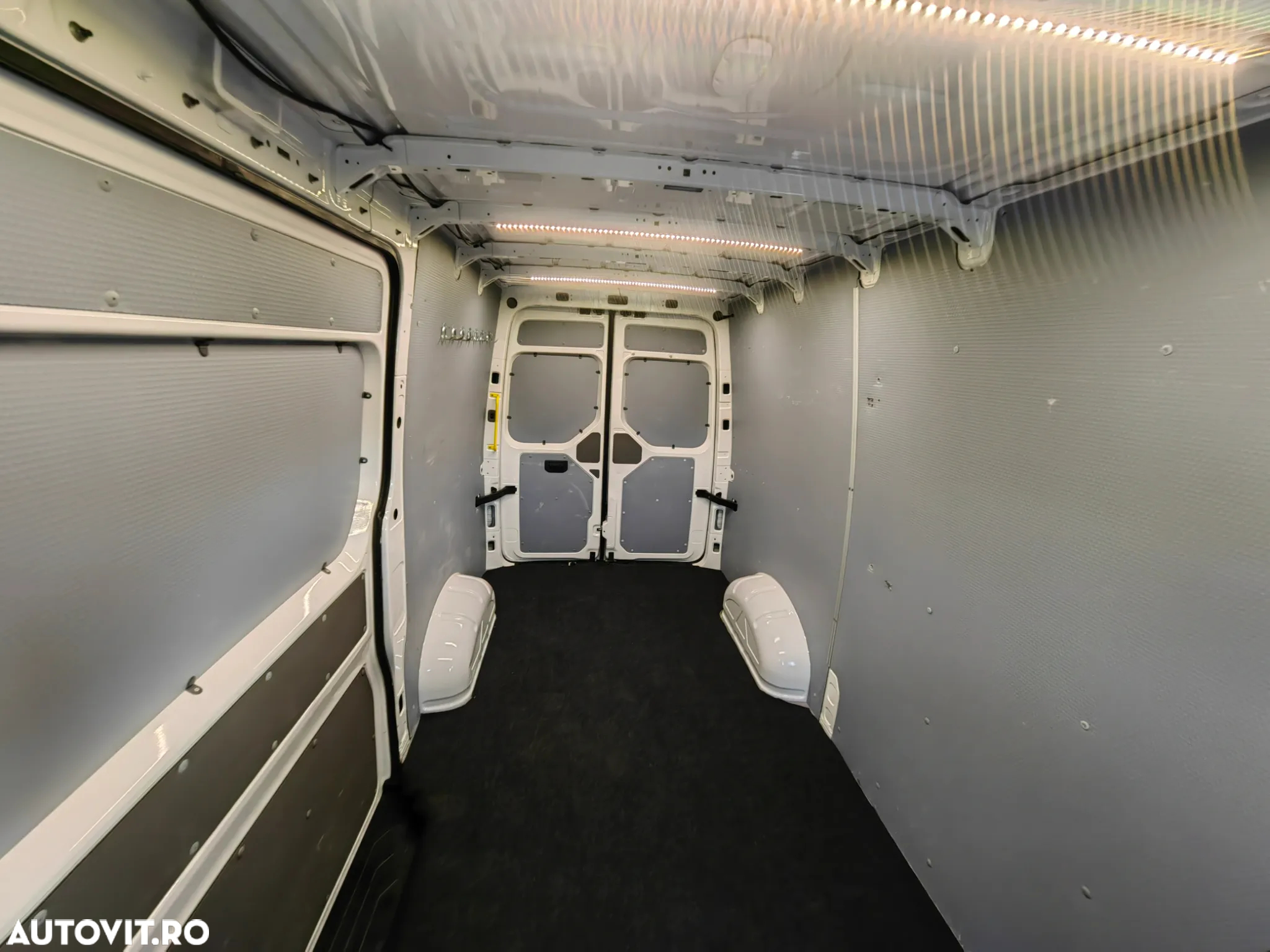 Volkswagen Crafter - 25