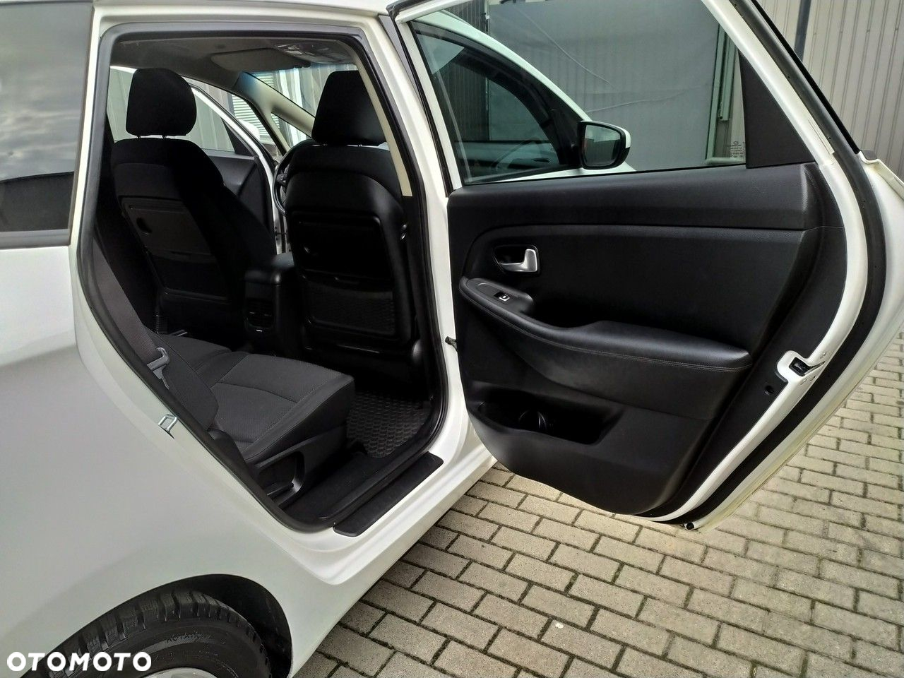 Kia Carens 1.7 CRDi Spirit - 23