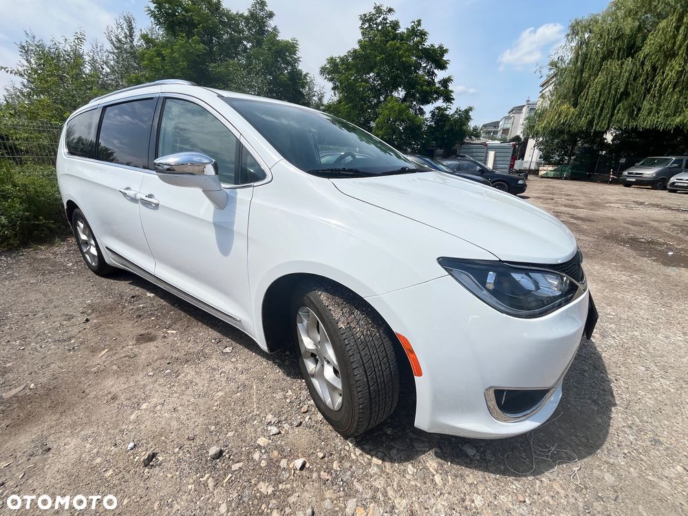 Chrysler Pacifica - 3