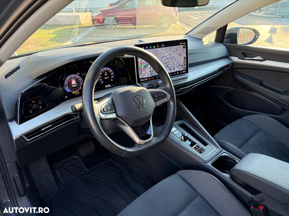 Volkswagen Golf - 8