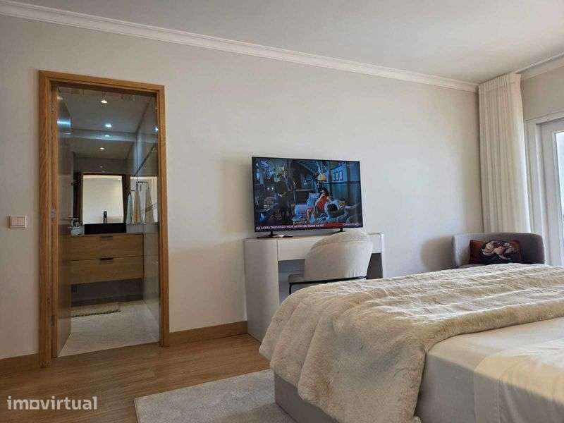 T4 A VENDA Próximo à Marina em Vilamoura - Grande imagem: 2/12