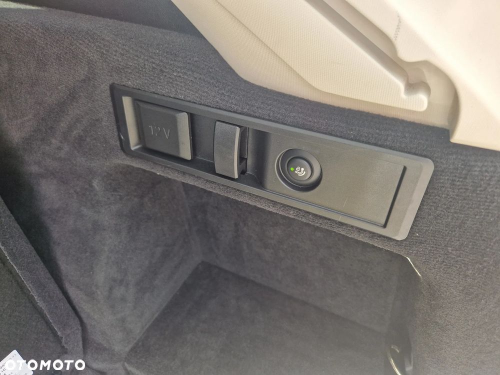 BMW Seria 3 330e xDrive - 15