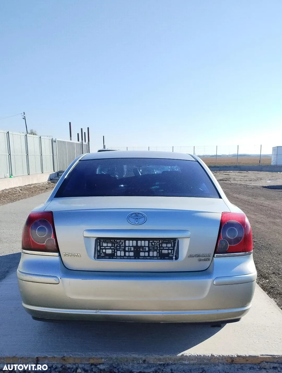 Dezmembram Toyota Avensis - 4